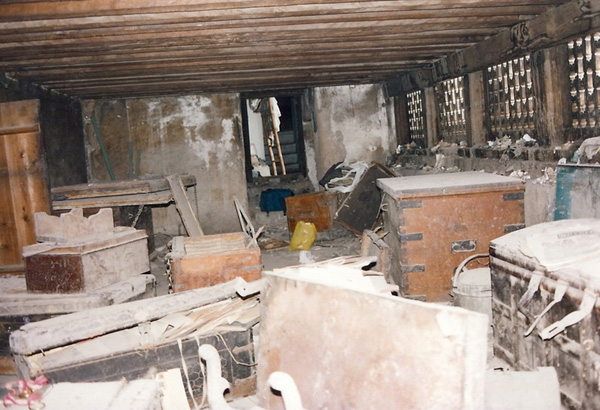 This upper floor storage space in one building of the "mahalla Sethian" or Sethi quarter of Peshawar was the resting spot for what remained of the Sethi merchant documents in 1996
