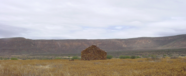 Challenging the notion of wilderness, this ruin from the nineteenth century shows evidence of having been used well into the twentieth century. This building is in the vicinity of the Brakkefontein (Doorn) farm on the map of Early Cedarberg Settler Farms [see 3.4], though it is not likely that this building was connected to those early land claims.